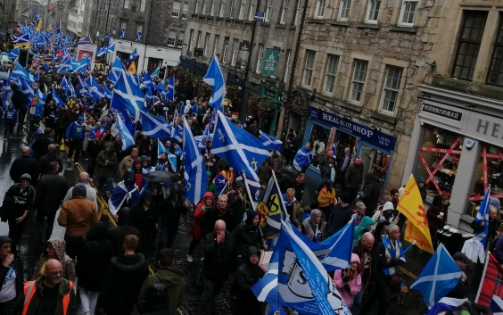 Thousands march in Edinburgh in support of Scottish Independence 05/10 ...